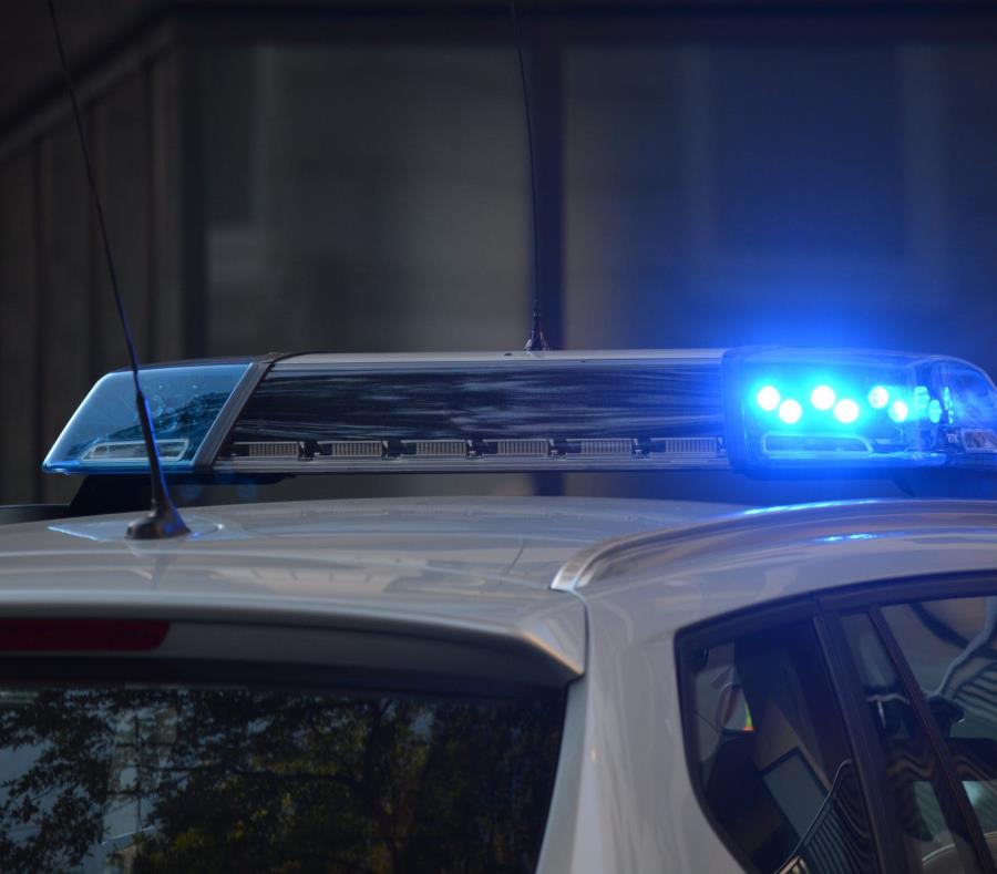 El adolescente dijo a los agentes que solo se trataba de una broma. (semisquare-x3)
