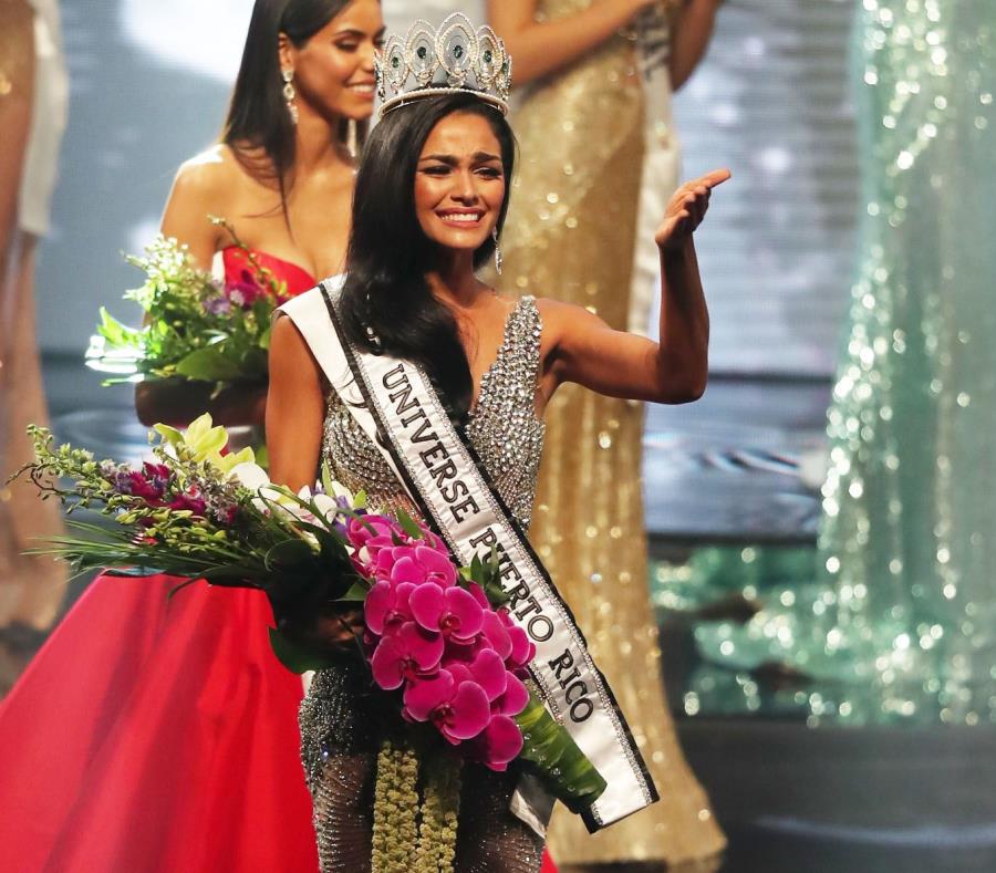 Miss Universe Puerto Rico 2018, Kiara Ortega, saluda al público tras ser coronada. (semisquare-x3)