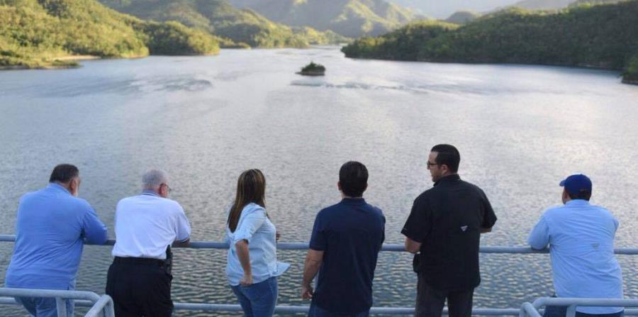 El gobernador Ricardo Rosselló visita junto a varios secretarios la represa Cerrillos en Ponce. (Captura / Facebook) (horizontal-x3)