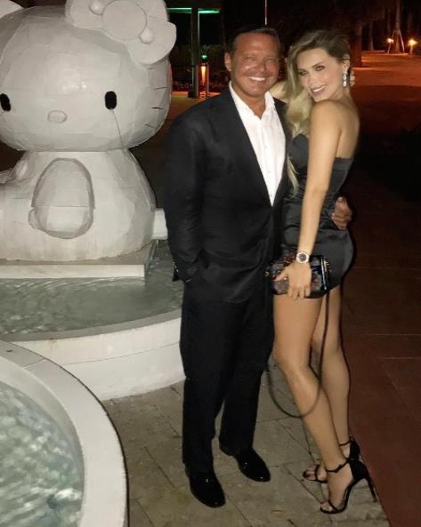 Luis Miguel posa junto a Desiree Ortiz Salswach en una reveladora ...
