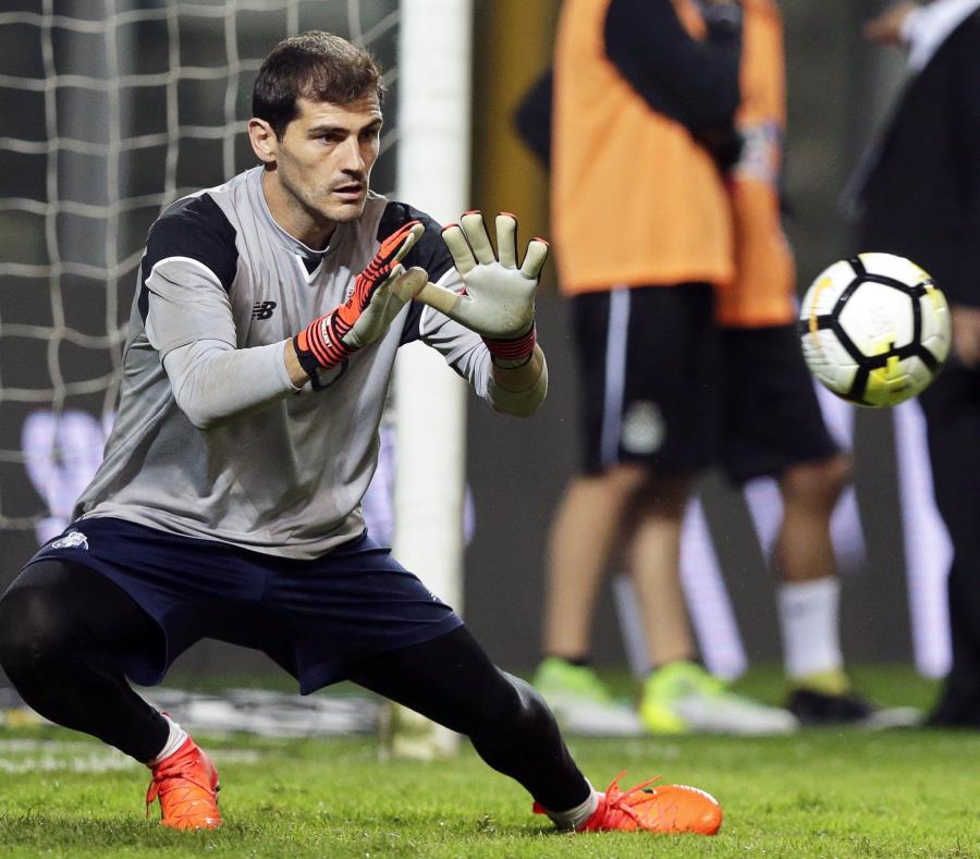 Iker Casillas, portero del Oporto. (Agencia EFE) (semisquare-x3)
