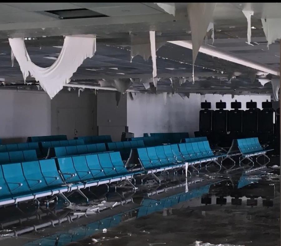 Así quedó la terminal B/C del aeropuerto internacional tras el huracán María. (Suministrada) (semisquare-x3)