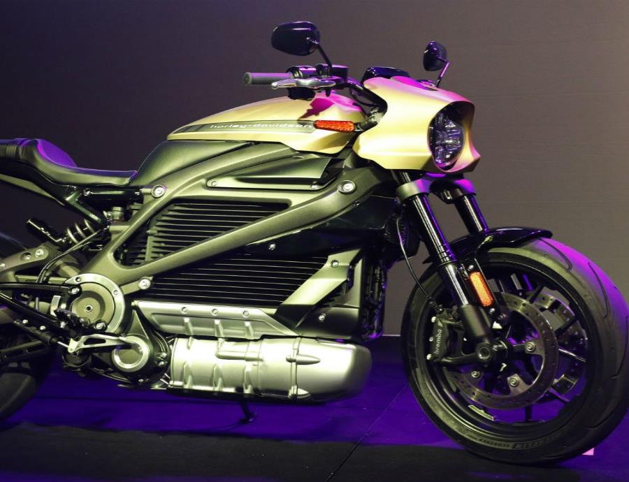 La motocicleta eléctrica LiveWire de Harley-Davidson es mostrada en la conferencia de prensa de Panasonic en la feria tecnológica CES 2019. (semisquare-x3)