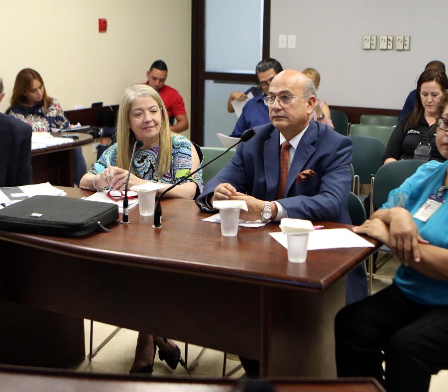 Miembros de la Asociación de Hospitales se expresaron ayer ante la Comisión de Salud del cameral en torno a la medida que considera asuntos de seguridad en las instalaciones médicas (semisquare-x3)