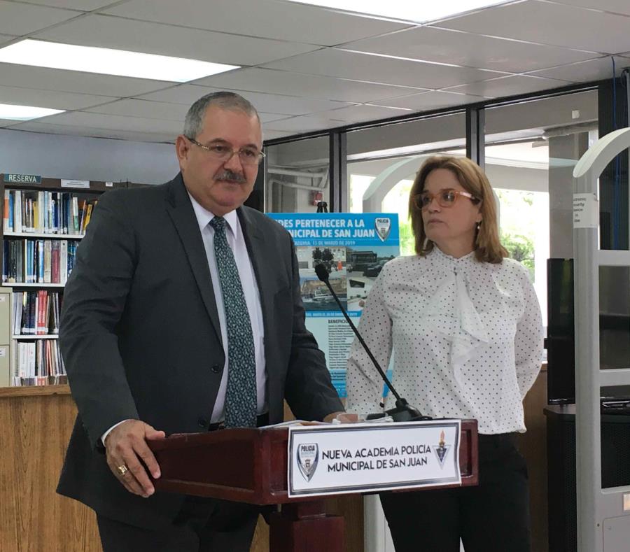 El comisionado de la Policía Municipal de San Juan, José Caldero, junto a la alcaldesa Carmen Yulín Cruz Soto. (semisquare-x3)