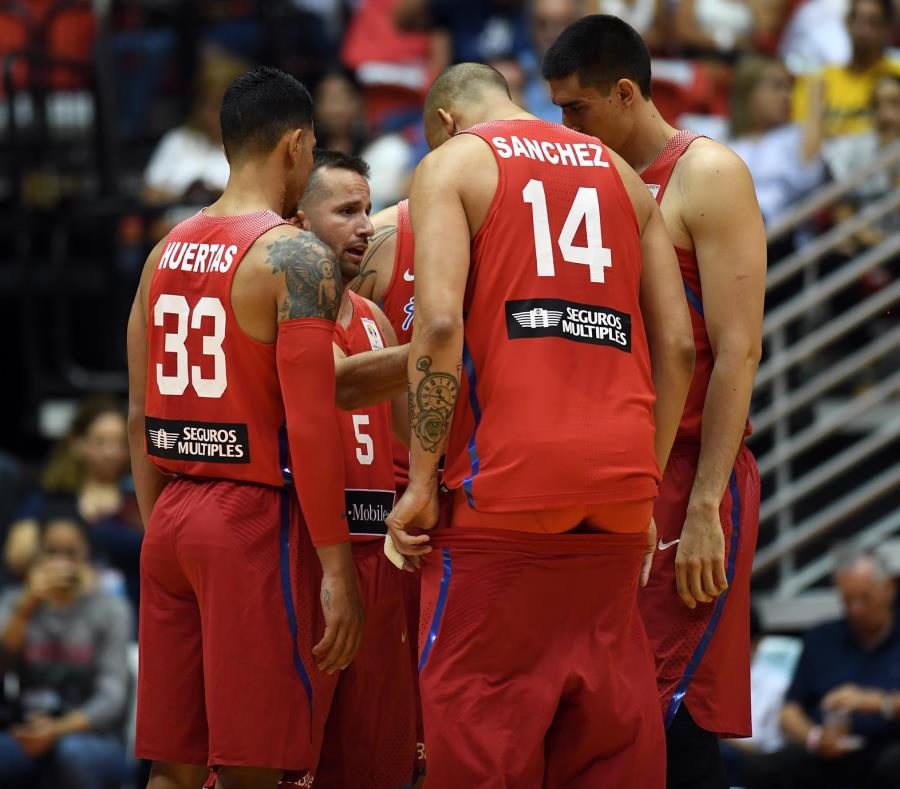 El veterano José Juan Barea -al centro- es la principal figura de la Selección Nacional que este jueves se mide a Cuba en la tercera ventana de la FIBA. (semisquare-x3)