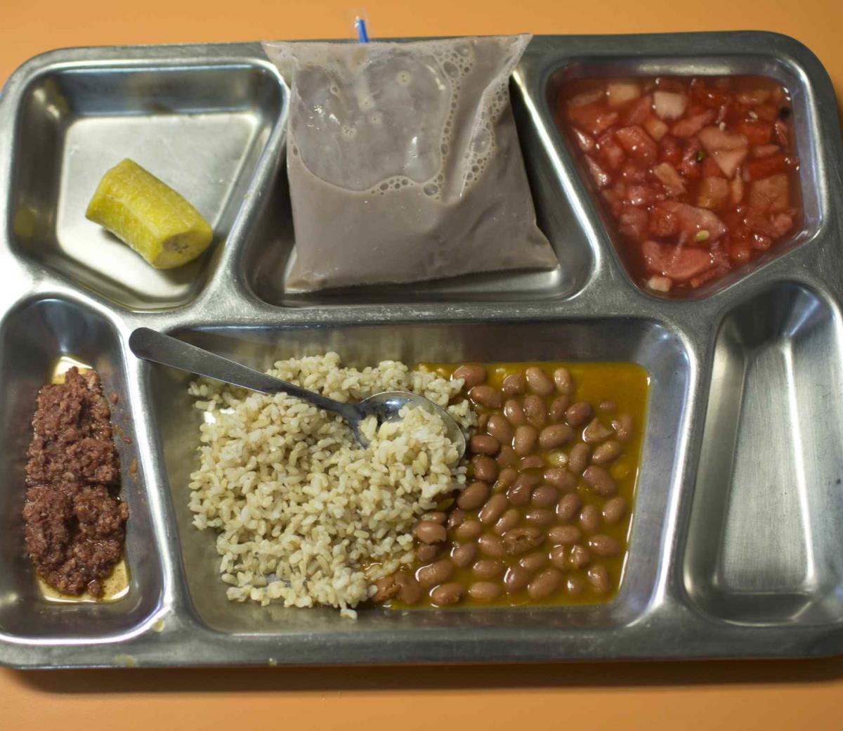 Bandejas de comedores escolares | El Nuevo Día Bandejas de comedores escolares | El Nuevo Día