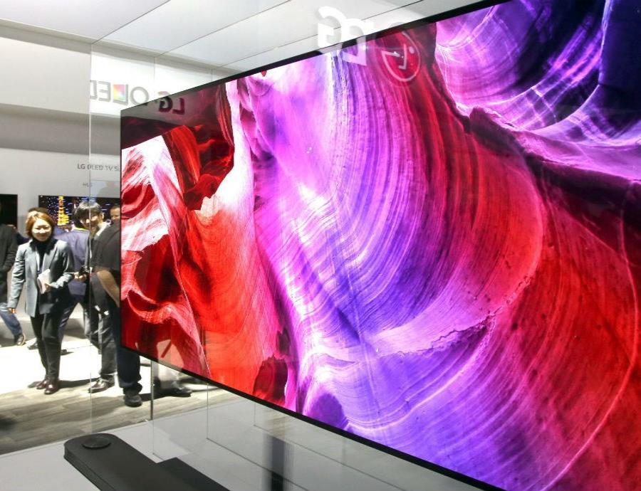 La pantalla de 65 pulgadas está hecha con material OLED que emite imagen de resolución 4K. (semisquare-x3)
