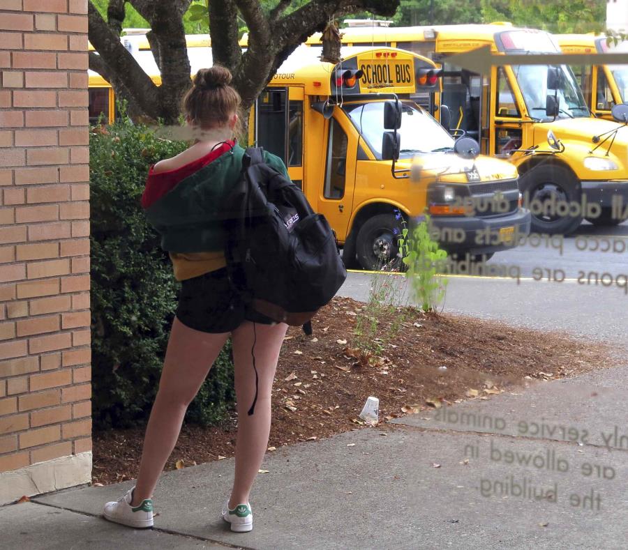 Una estudiante viste unos shorts cortos en una escuela en Oregon. (AP) (semisquare-x3)