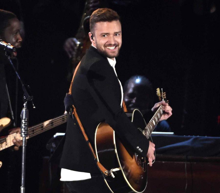 Justin Timberlake demostró que también apoya al fútbol al proyectar el choque de semifinal de la Copa Mundial entre Inglaterra y Croacia. (AP) (semisquare-x3)