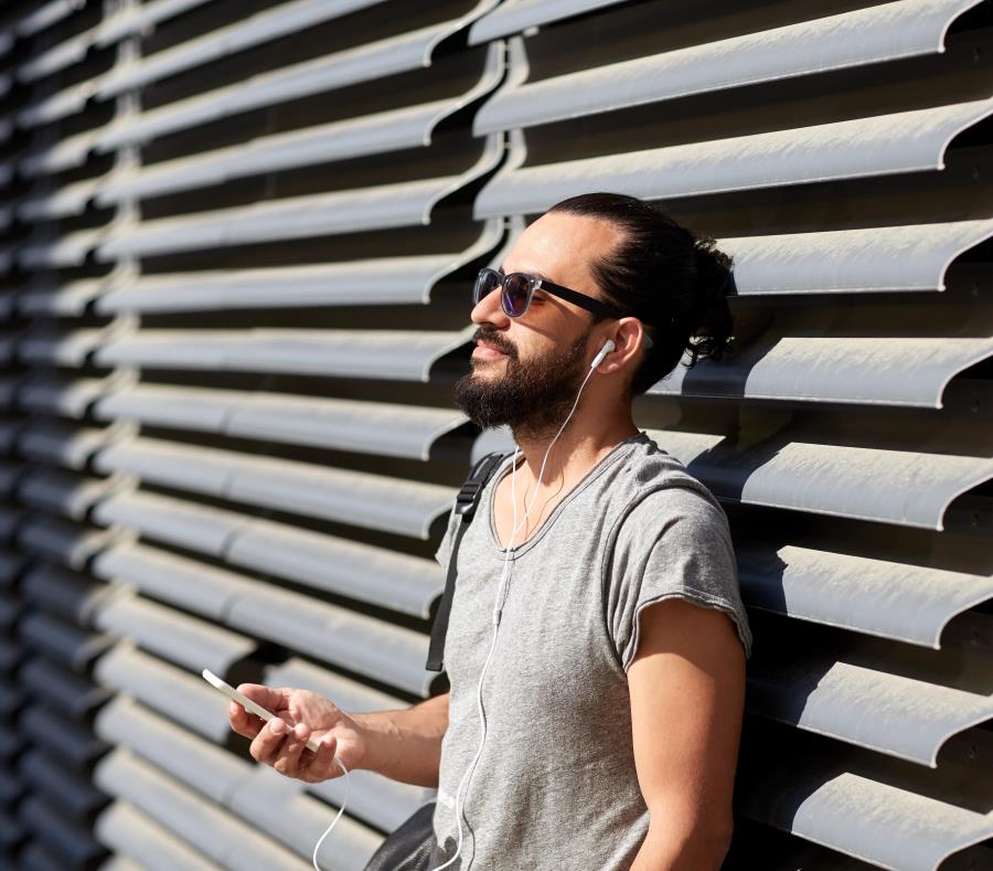 El incremento de su consumo a través de internet es imparable, especialmente a la hora de escucharla vía “smartphone”. (Shutterstock) (semisquare-x3)