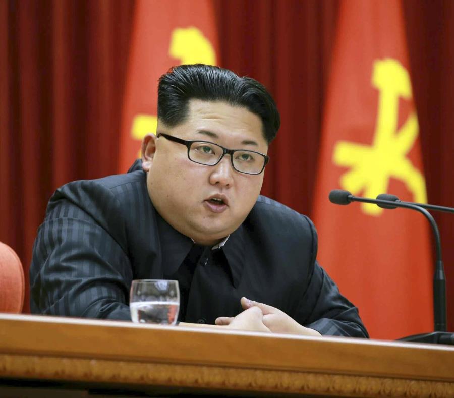 El líder norcoreano Kim Jong-un durante un discurso en Piongyang, Corea del Norte. (EFE) (semisquare-x3)