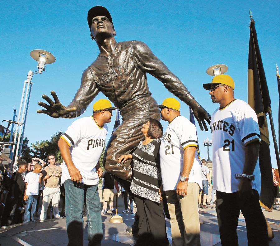 La familia de Clemente se ha mantenido en conversaciones con los productores del filme sobre el pelotero carolinense. (AP) (semisquare-x3)