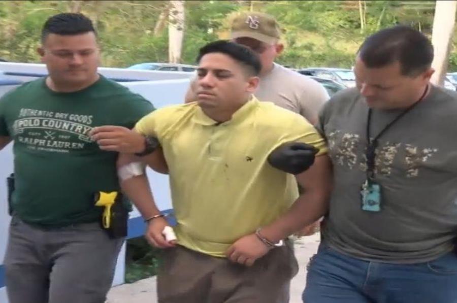 Pedro Ángel González Pérez (centro) fue trasladado a un hospital para recibir atención médica. (Suministrada) (semisquare-x3)