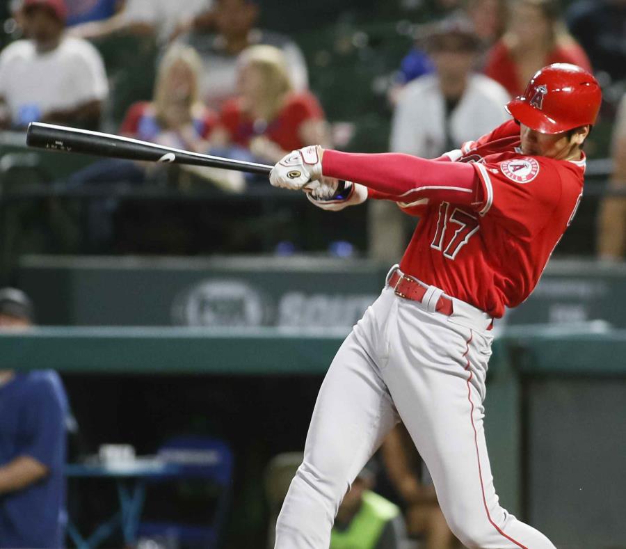Ohtani fue el primer jugador en la historia en pegar 15 jonrones y ponchar a 50 bateadores en una temporada. (AP) (semisquare-x3)