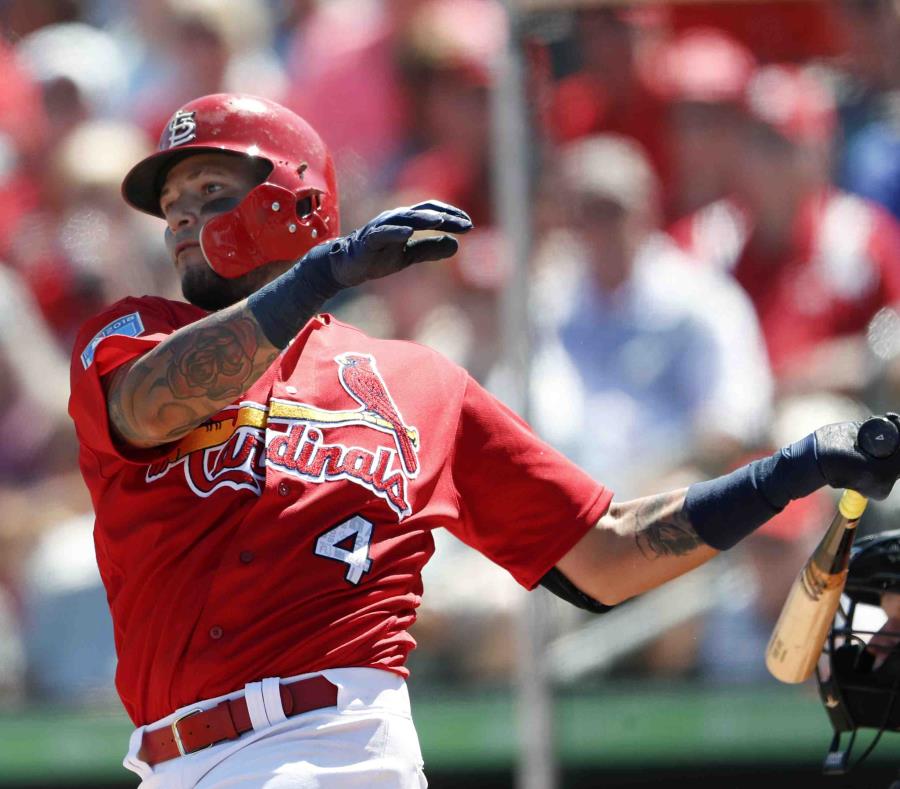 Yadier Molina en un partido con los Cardenales el pasado marzo. (AP) (semisquare-x3)