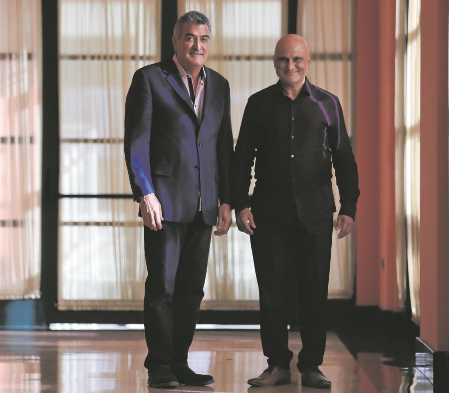 Desde la izquierda: Efren Pagán, presidente de CEAL-PR, y Azim Jamal. (semisquare-x3)