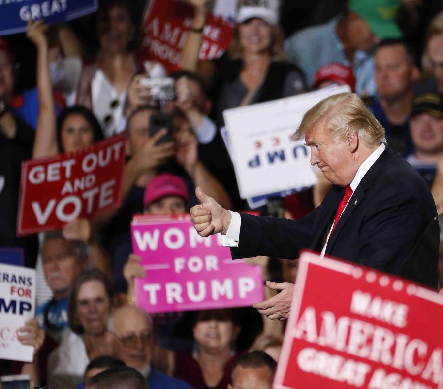 El presidente Donald Trump en un mitin de campaña el viernes 19 de octubre de 2018 en Mesa, Arizona. (semisquare-x3)