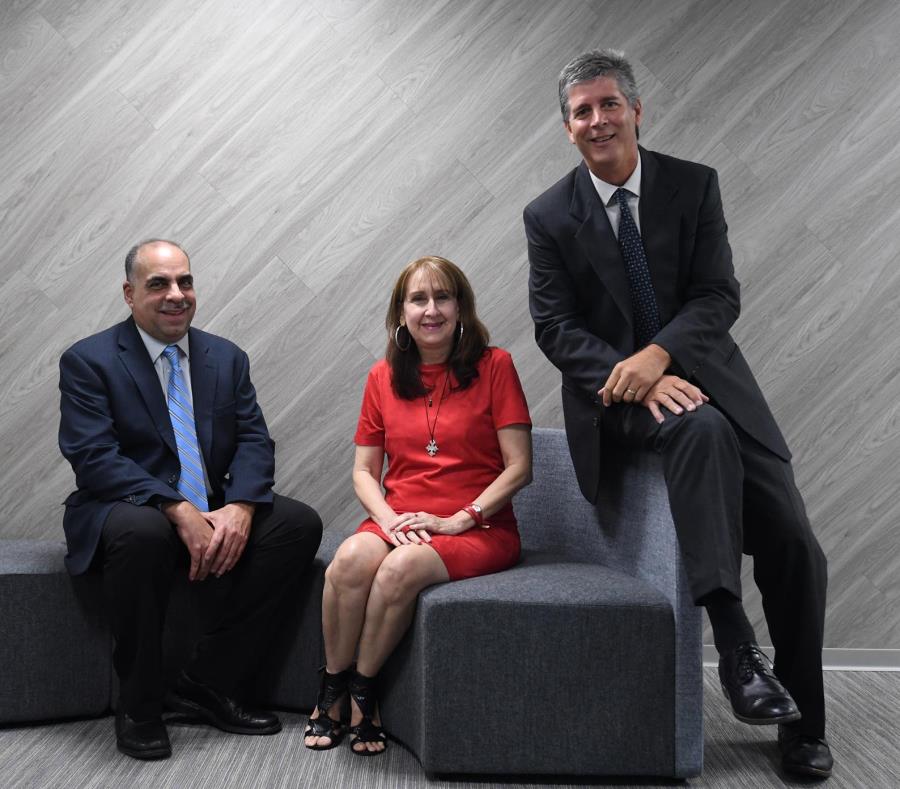 Desde la izquierda: José Ríos Nieves, Jacqueline Marie Matos y Diego Martin, directivos del Concilio para el Desarrollo del Suplidor Minoritario de Puerto Rico. (semisquare-x3)