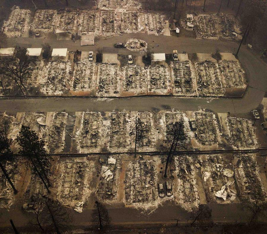Por lo menos 88 personas murieron y decenas siguen desaparecidas tras el devastador incendio. (AP) (semisquare-x3)