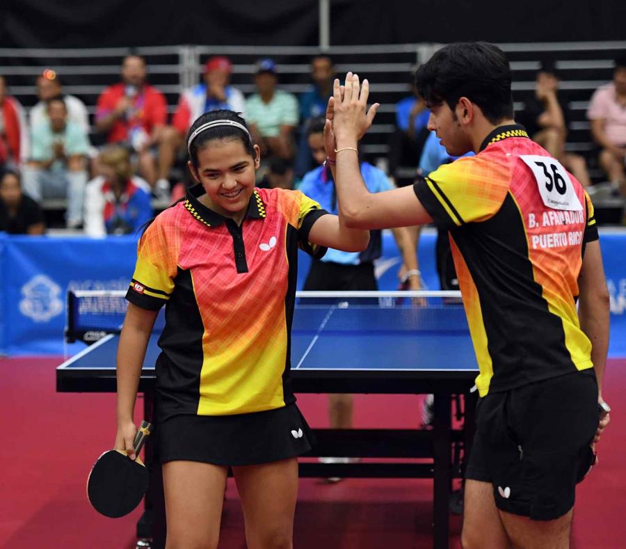 Adriana Díaz junto a Brian Afanador durante los pasados Juegos Centroamericanos y del Caribe. (GFR Media) (semisquare-x3)