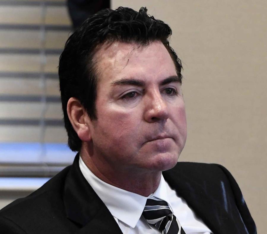 Esta foto de archivo del miércoles 18 de octubre del 2017 muestra a John Schnatter, fundador y director general de de Papa John's, en una reunión en Louisville, Kentucky. (AP) (semisquare-x3)
