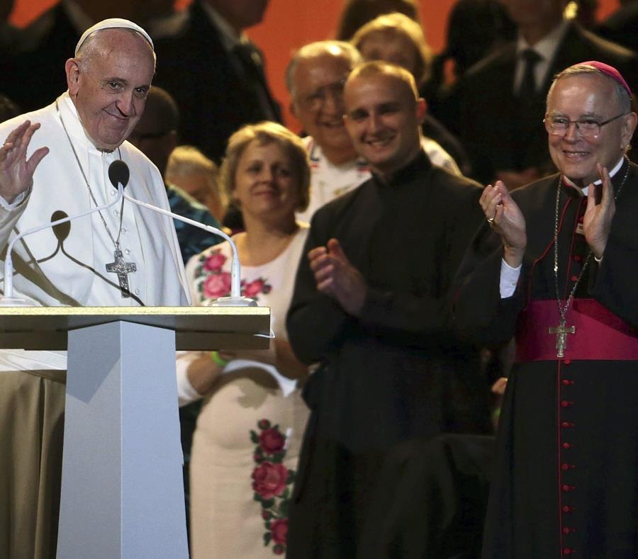 Víctima de un sacerdote chileno revela un incómodo momento entre el Papa y Viganò (semisquare-x3)