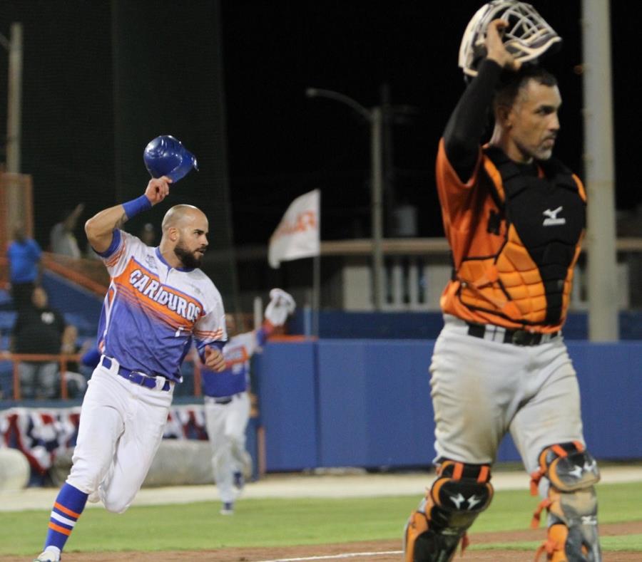 Luis Mateo conectó el hit que dejó en el terreno a Mayagüez. (Suministrada) (semisquare-x3)