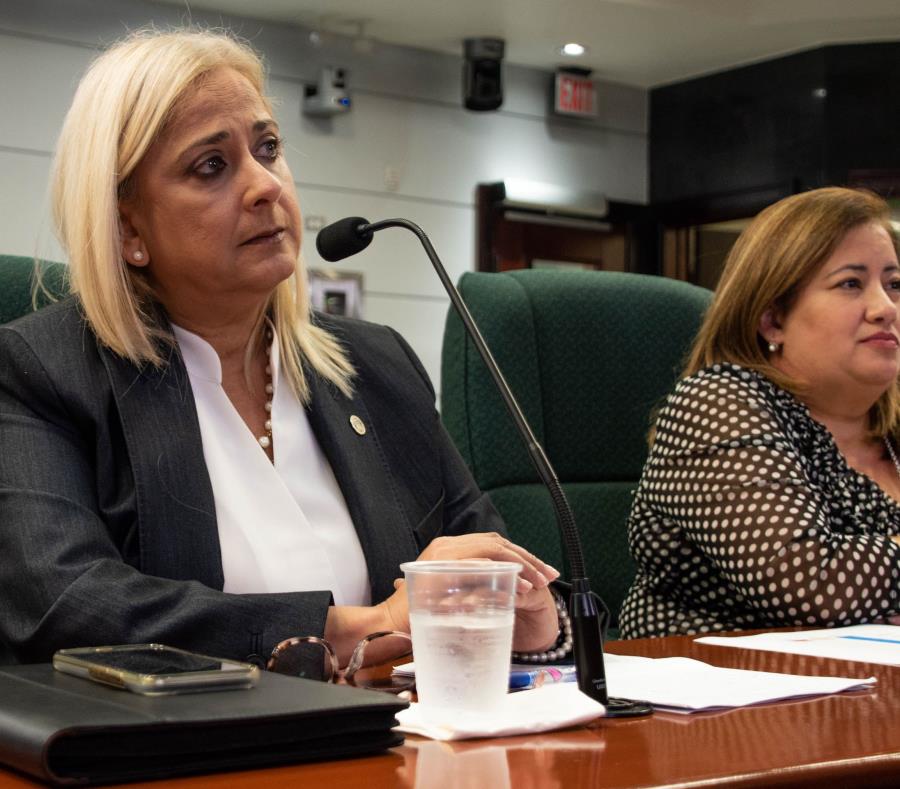 Ángela Ávila, directora de ASES, y Luz E. Cruz Romero, directora del Programa de Medicaid. (Especial GFR Media / Gabriella Báez) (semisquare-x3)