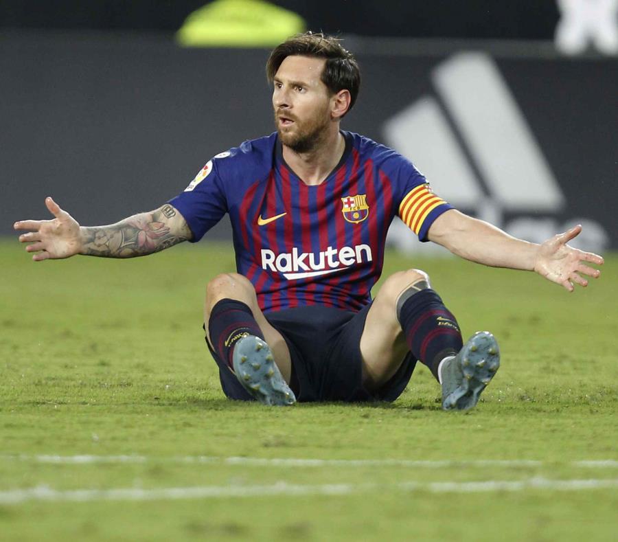 Lionel Messi reacciona luego de falla un tiro contra el Valencia. (AP) (semisquare-x3)