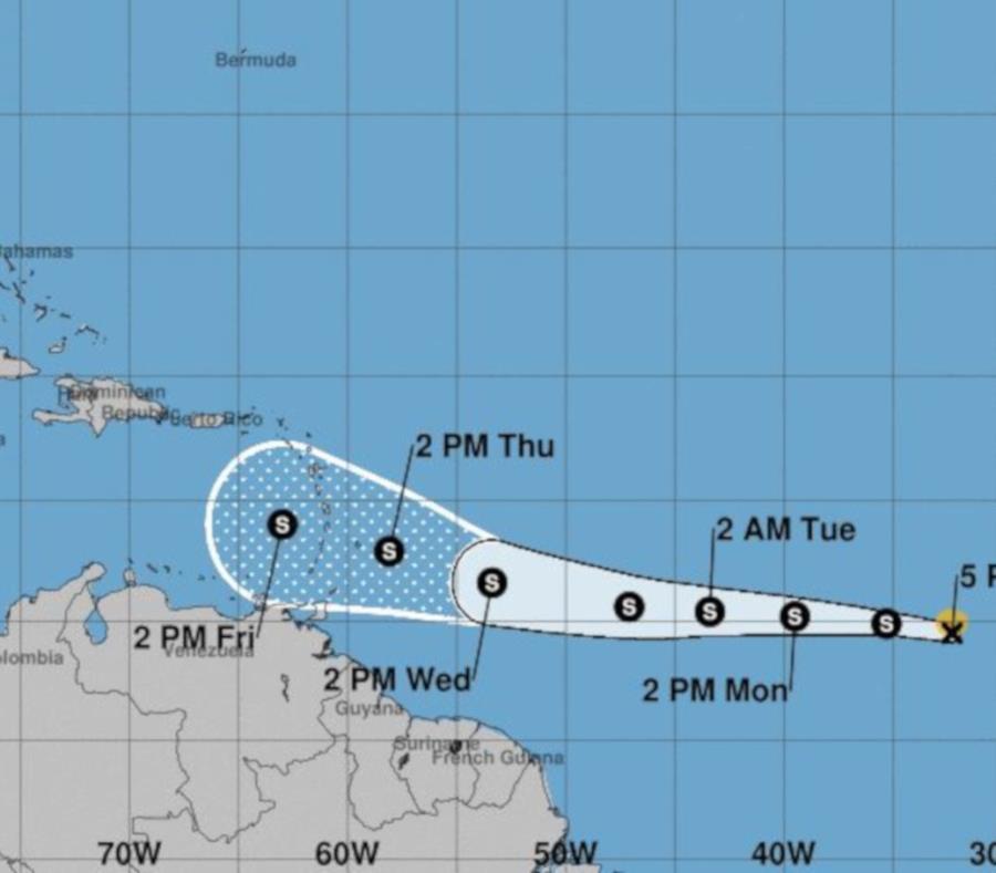 El pronóstico de las 5:00 p.m. coloca a la tormenta tropical Kirk pasando al sur de Puerto Rico. (Captura / Centro Nacional de Huracanes) (semisquare-x3)