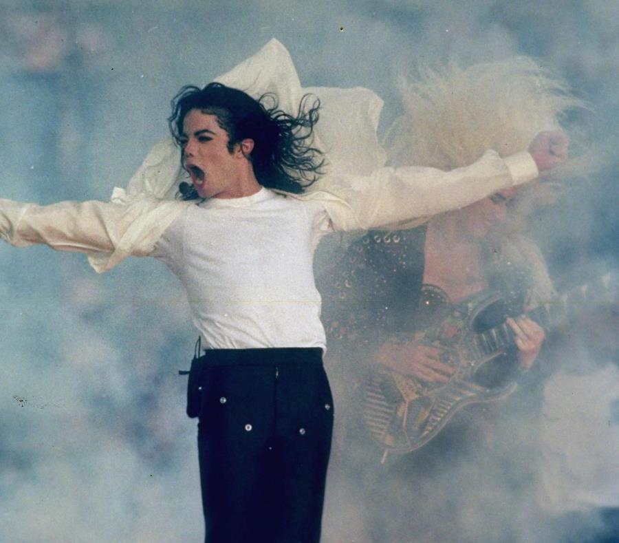 La Policía de España publica un vídeo inédito de Michael Jackson (semisquare-x3)