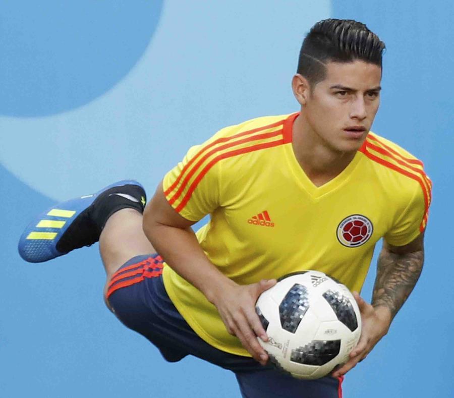 El volante de Colombia James Rodríguez durante un entrenamiento un día antes del partido contra Japón por el Grupo H del Mundial en Saransk, Rusia. (AP) (semisquare-x3)