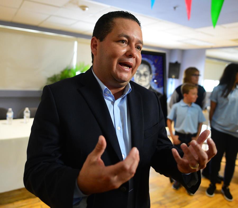 Ángel Pérez destacó que, por la situación fiscal del gobierno central, los municipios han perdido subsidios, por lo que no podrían prescindir de ingresos adicionales. (GFR Media) (semisquare-x3)
