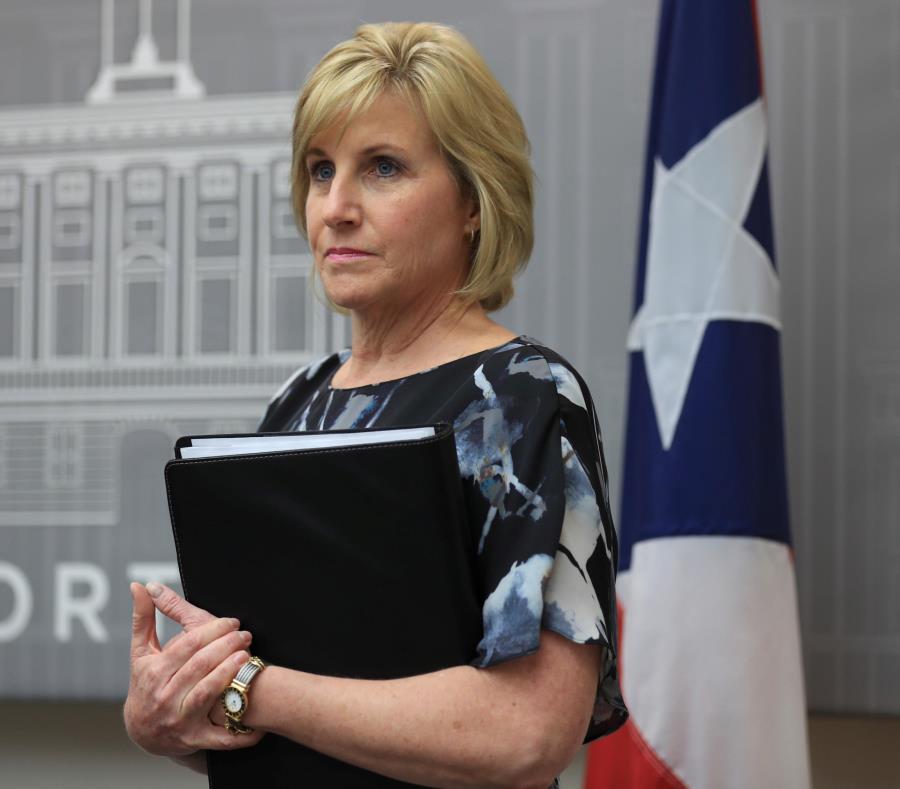 La saliente subsecretaria de Vivienda federal visitó la isla una docena de veces. (semisquare-x3)