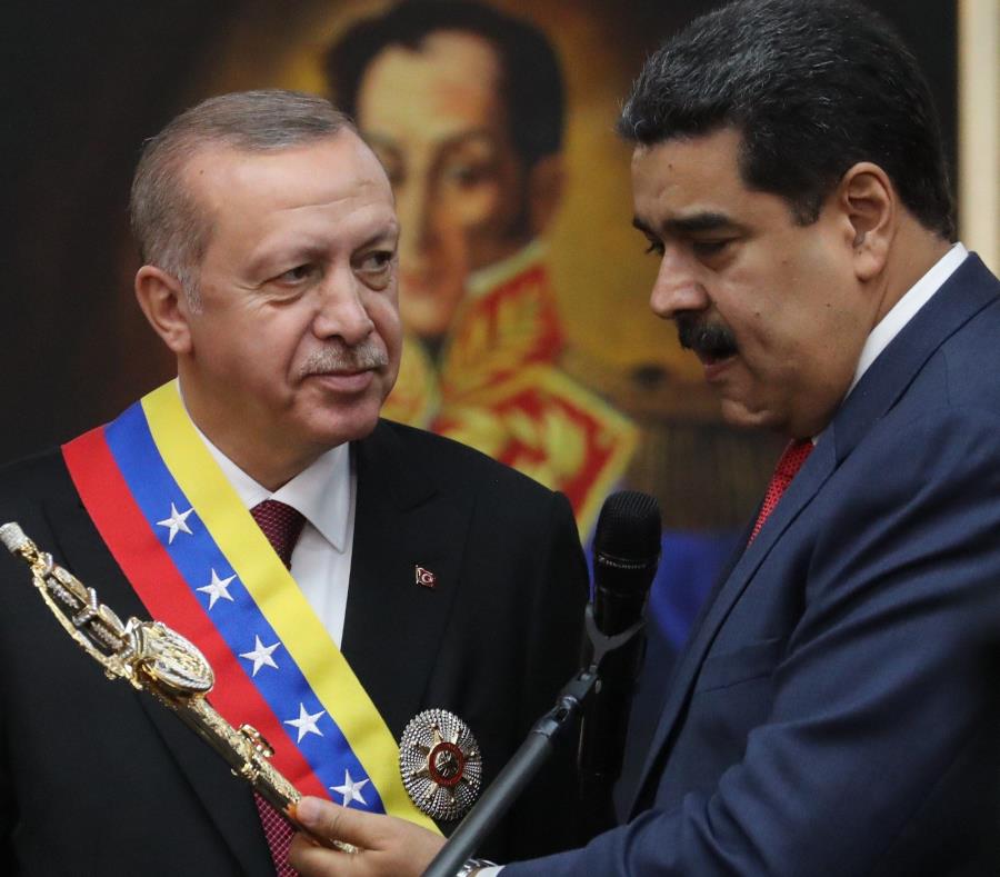 Nicolás Maduro (semisquare-x3)