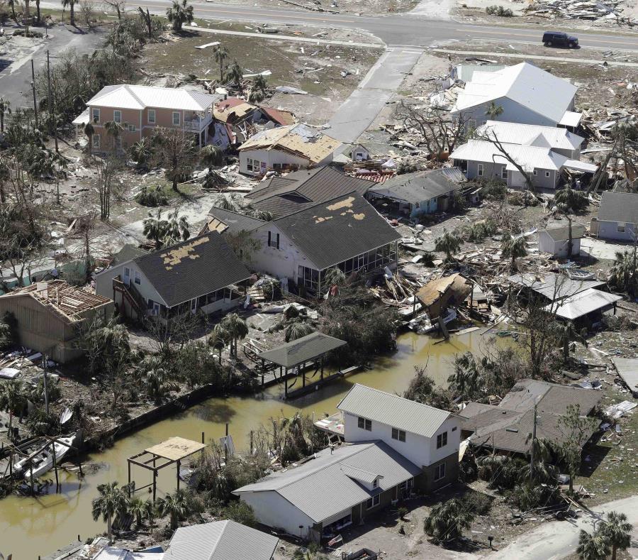 Imagen aérea en la que se observa varias residencias destruidas en Mexico Beach, Florida. (AP) (semisquare-x3)