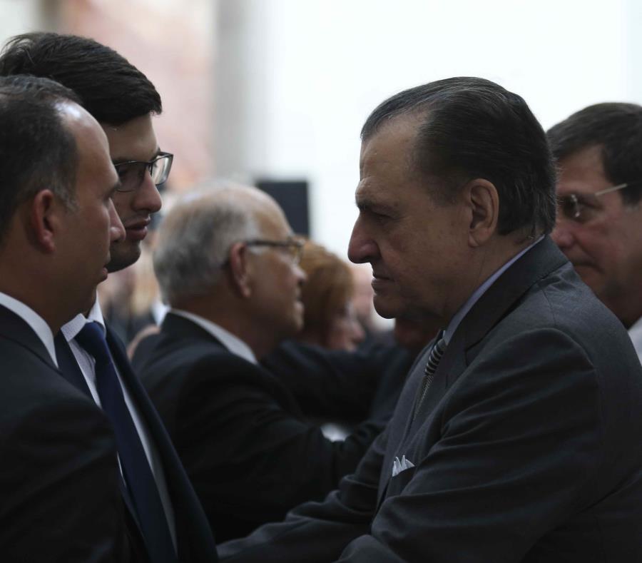 El exgobernador Rafael Hernández Colón tuvo una de sus últimas apariciones públicas durante el velatorio del presidente del PPD Héctor Ferrer. (semisquare-x3)