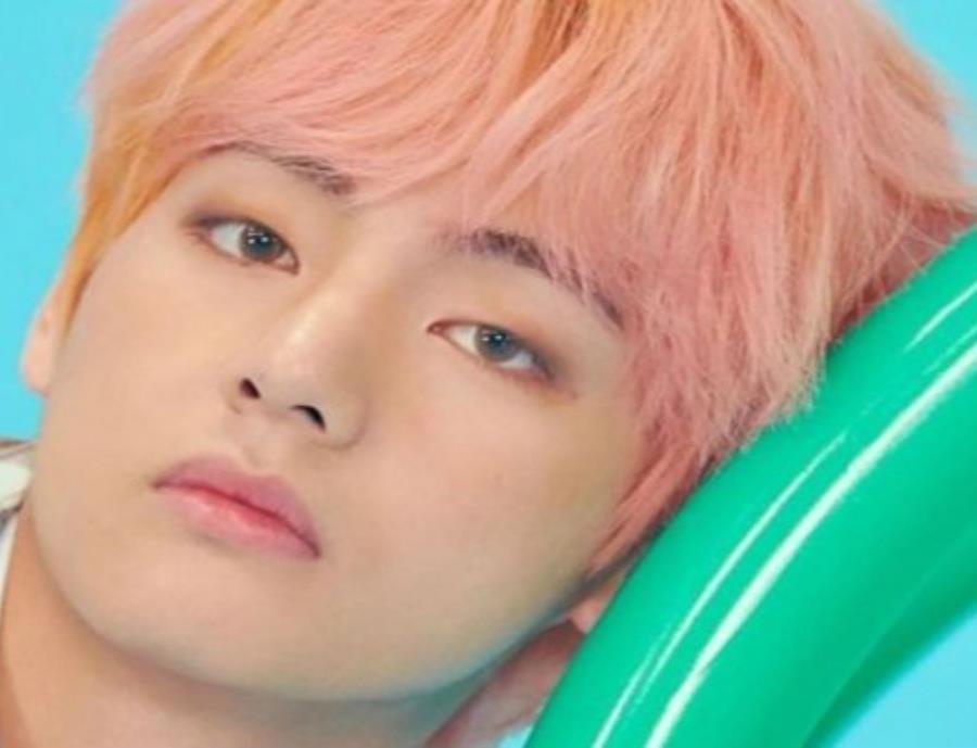 Kim Tae-hyung, mejor conocido como V cumple 30 años. (semisquare-x3)