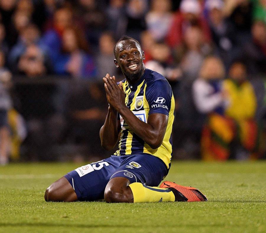 El jugador de los Mariners y exatleta jamaicano, Usain Bolt, reacciona tras un fallido gol durante el partido de la Liga Australiana de fútbol. (EFE) (semisquare-x3)