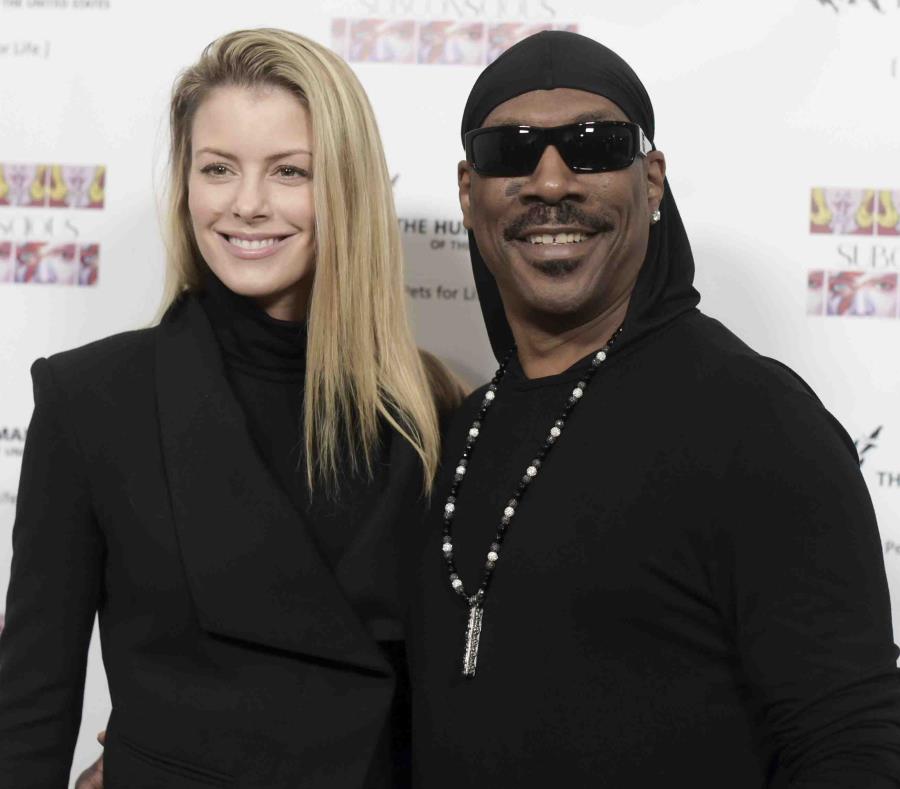 La modelo australiana Paige Butcher y Eddie Murphy están comprometidos. (AP) (semisquare-x3)