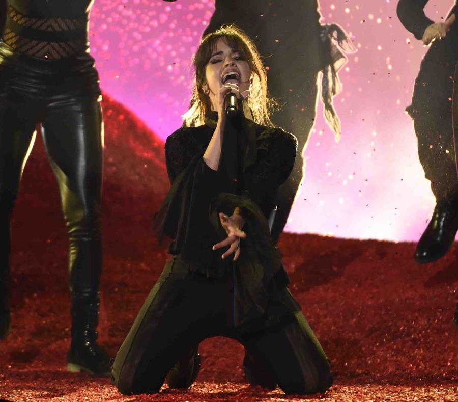 Camila Cabello ganó el Billboard Chart Achievement (semisquare-x3)
