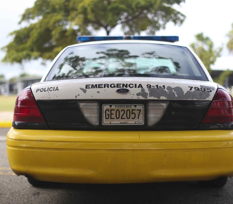 Agentes de la Policía investigan el accidente. (GFR Media) (semisquare-x3)