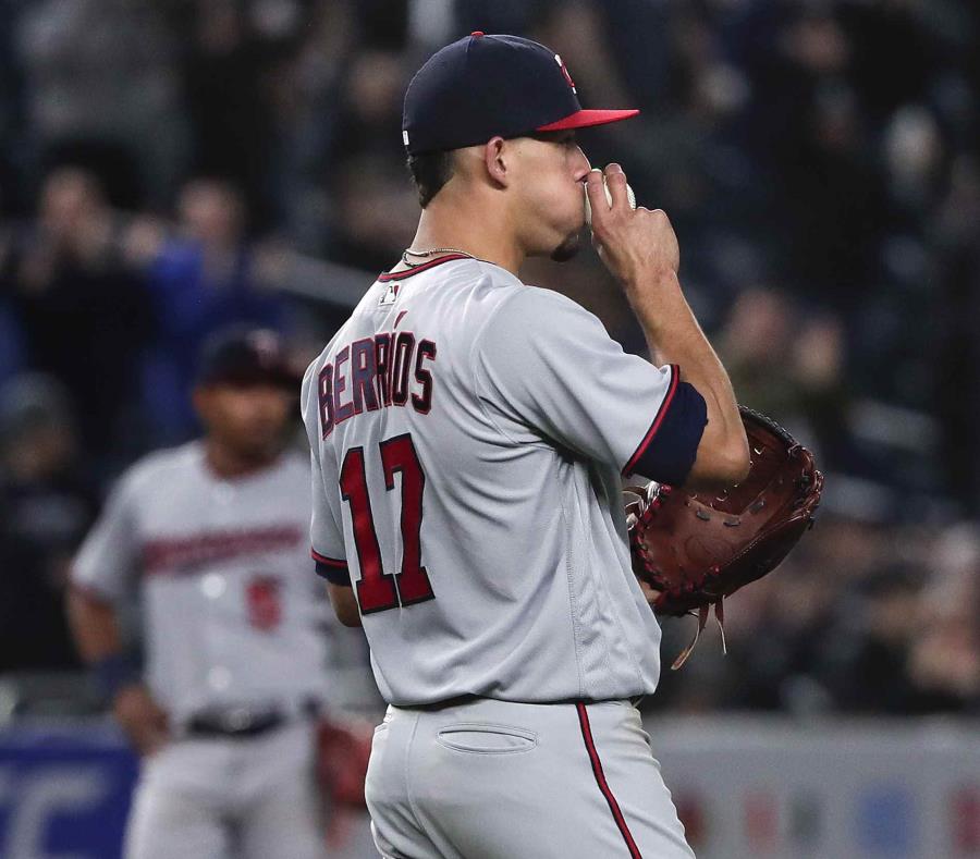 José Berríos reacciona luego de permitir un jonrón de dos carreras a Didi Gregorius. (AP) (semisquare-x3)