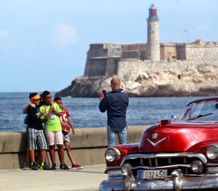 la administración de Donald Trump utilizó el escándalo para casi cerrar las operaciones de la Embajada en La Habana y enfriar severamente las relaciones bilaterales. (semisquare-x3)