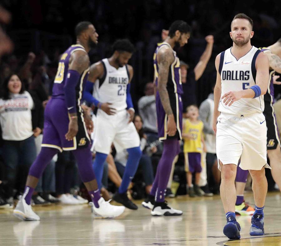 El boricua José Juan Barea está promediando 9.8 puntos y 5.6 asistencias por juego a pesar de que solo ha estado en cancha por los Mavericks de Dallas, una media de 18.8 minutos. (semisquare-x3)