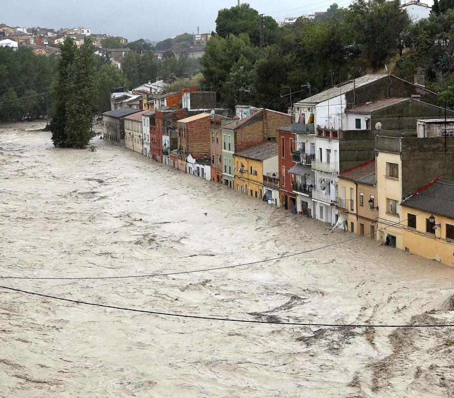 Dos muertos, inundaciones, evacuaciones y cortes viales por el temporal en España Dos muertos, inundaciones, evacuaciones y cortes viales por el temporal en España