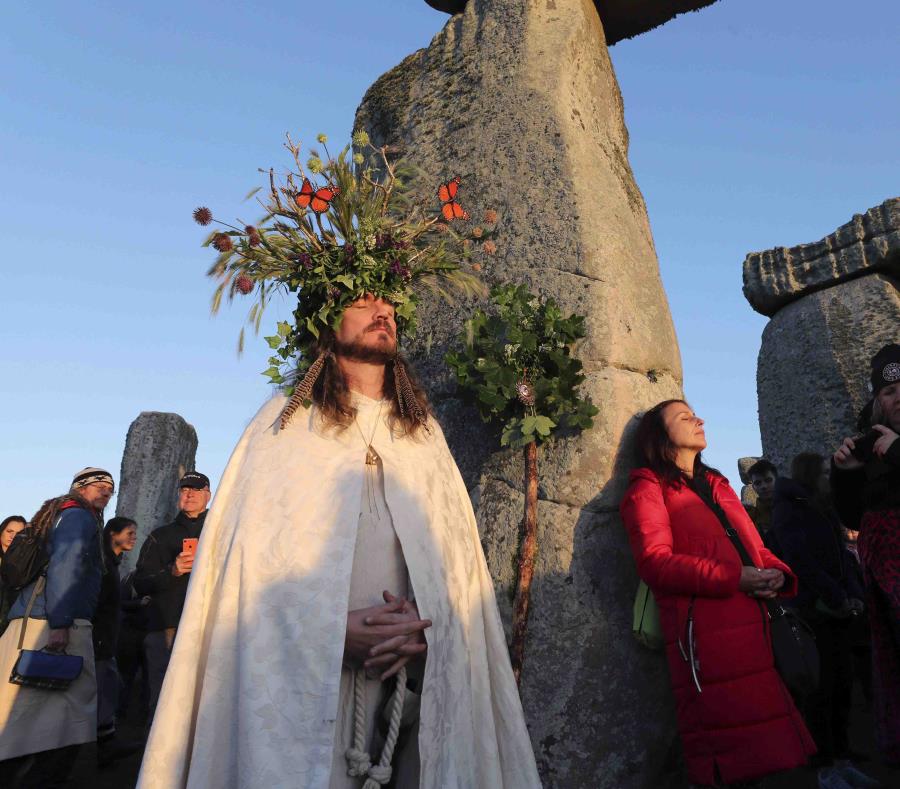 Miles De Personas Se Reúnen En Stonehenge Para Celebrar El Solsticio De Verano El Nuevo Día