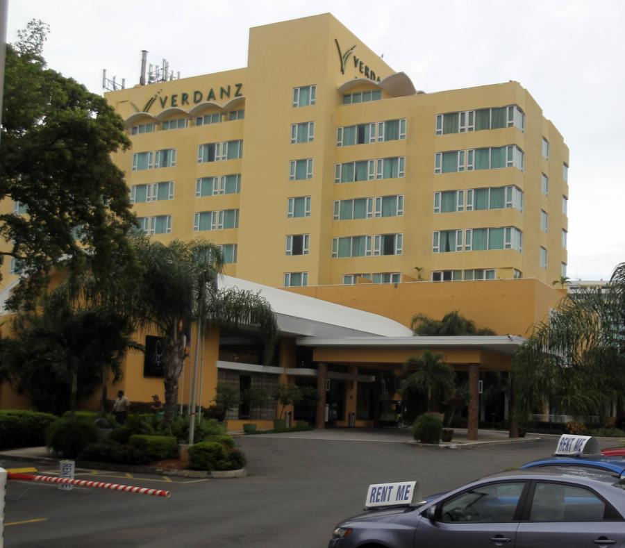 Vista exterior del hotel Verdanza, en Isla Verde. (GFR Media) (semisquare-x3)