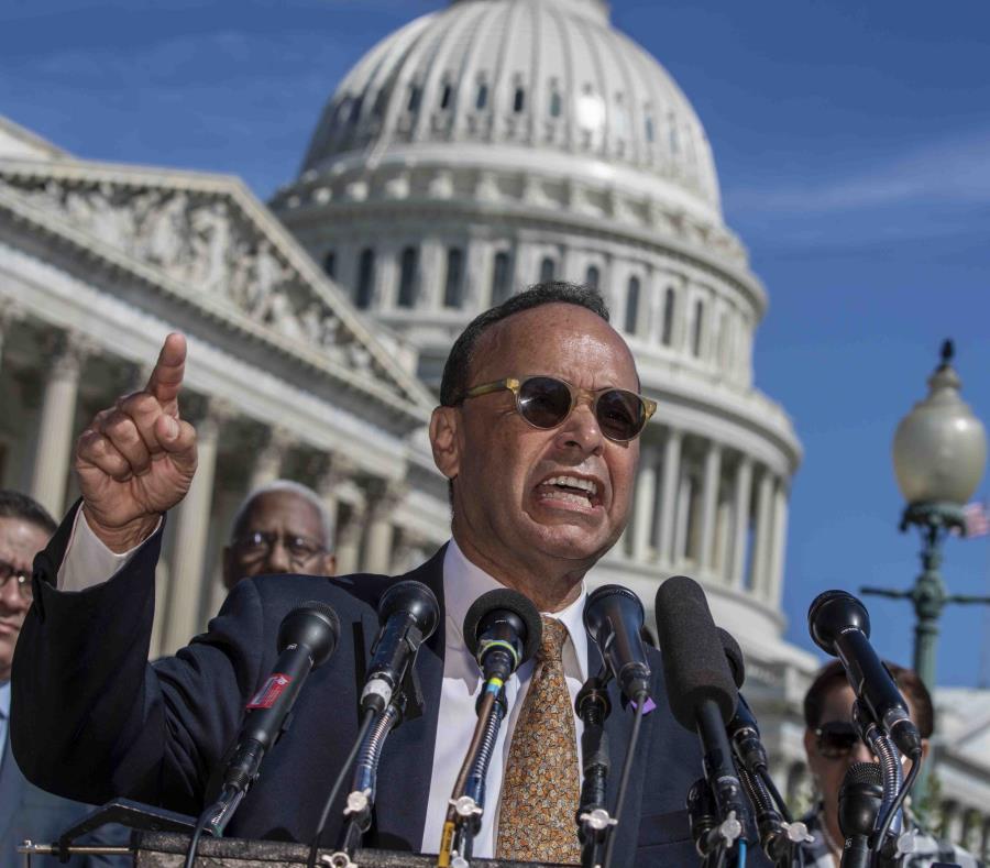 Luis Gutiérrez, quien anteriormente ha coqueteado con la idea de buscar la alcaldía de Chicago, tiene previsto retirarse del Congreso al terminar ésta sesión, en diciembre próximo. (AP / J. Scott Applewhite) (semisquare-x3)